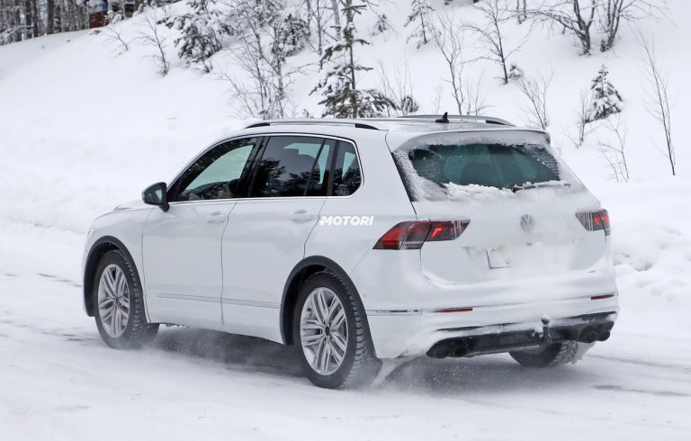 Volkswagen Tiguan R: le foto spia