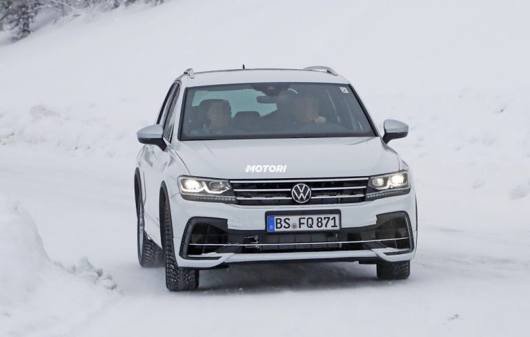Volkswagen Tiguan R: le foto spia