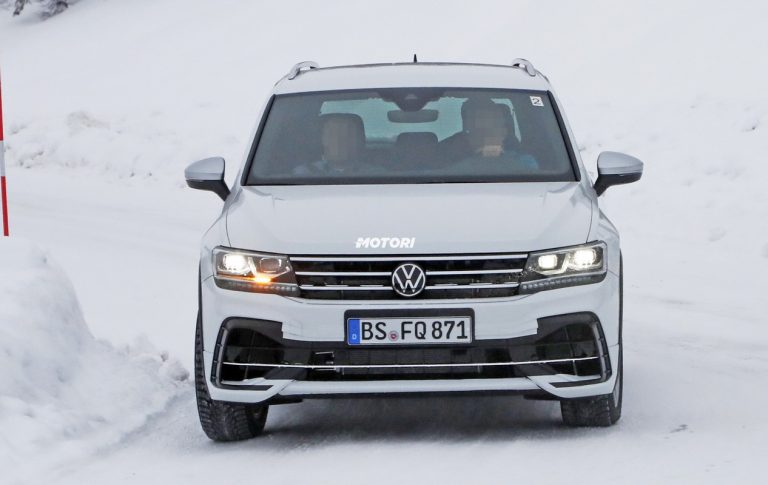Volkswagen Tiguan R: le foto spia