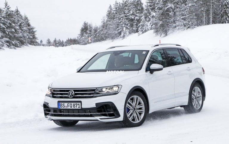 Volkswagen Tiguan R: le foto spia