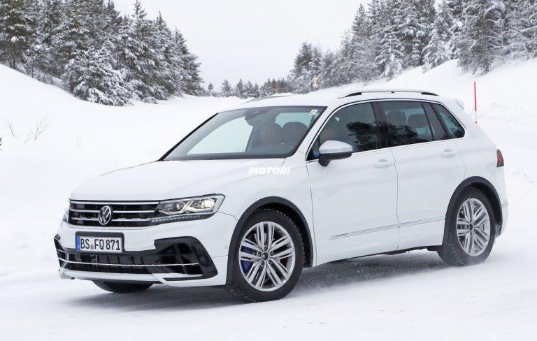 Volkswagen Tiguan R: le foto spia