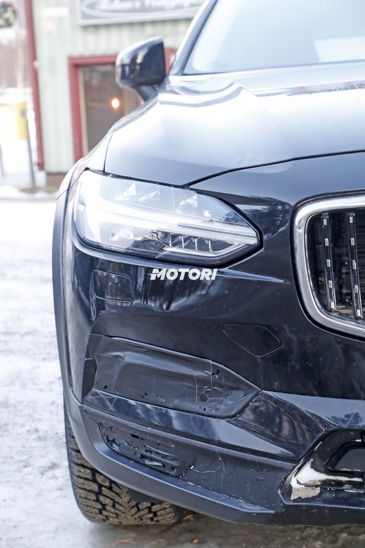 Volvo V90 Cross Country facelift: le foto spia