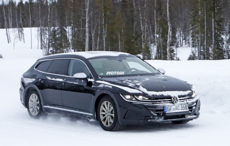 Volkswagen Arteon Shooting Brake: le foto spia