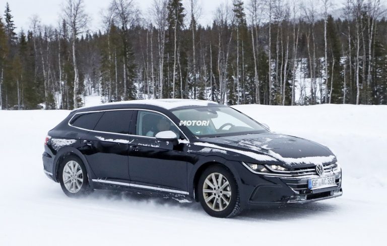 Volkswagen Arteon Shooting Brake: le foto spia