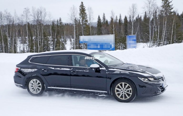 Volkswagen Arteon Shooting Brake: le foto spia