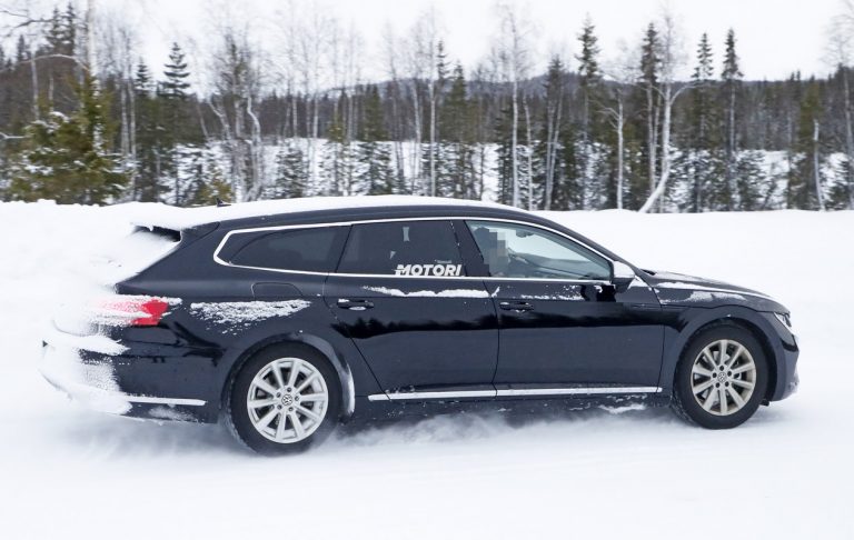 Volkswagen Arteon Shooting Brake: le foto spia