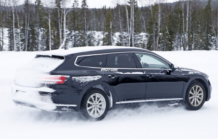 Volkswagen Arteon Shooting Brake: le foto spia