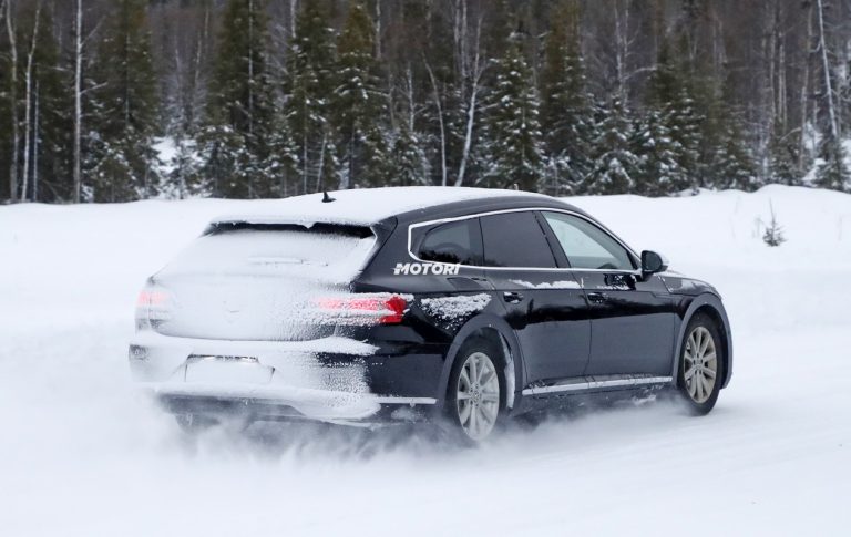 Volkswagen Arteon Shooting Brake: le foto spia