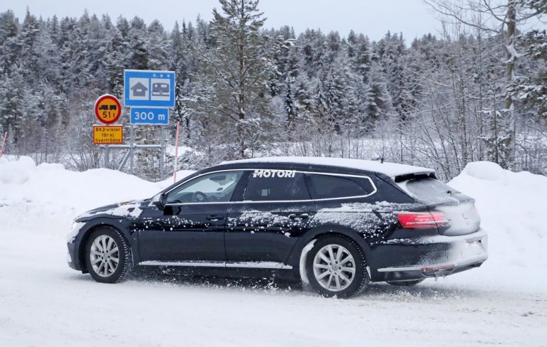 Volkswagen Arteon Shooting Brake: le foto spia