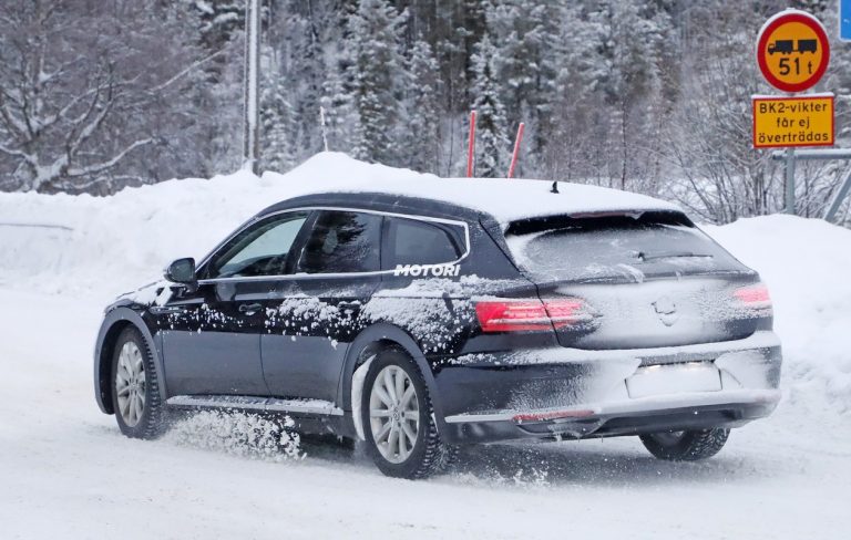 Volkswagen Arteon Shooting Brake: le foto spia
