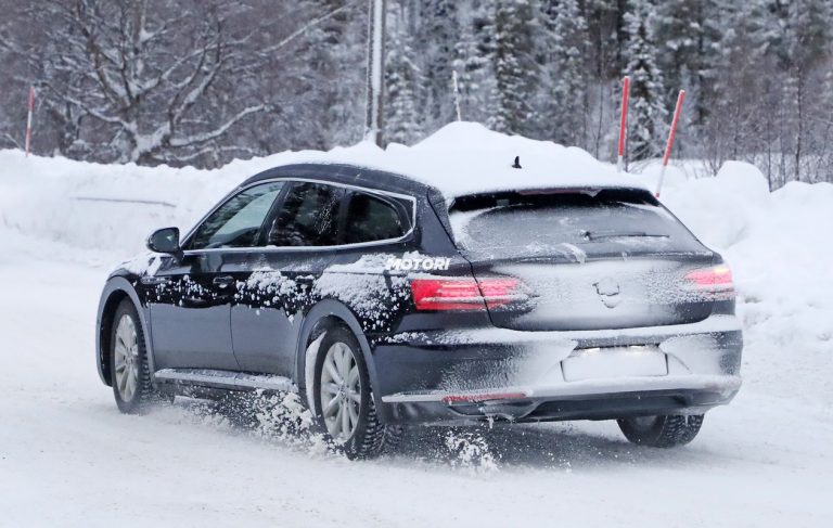 Volkswagen Arteon Shooting Brake: le foto spia
