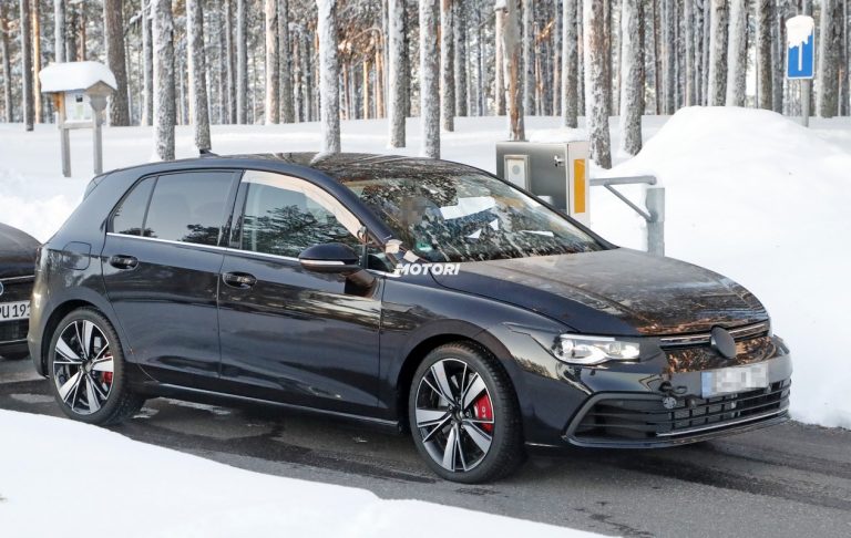 Volkswagen Golf GTI TCR: le foto spia