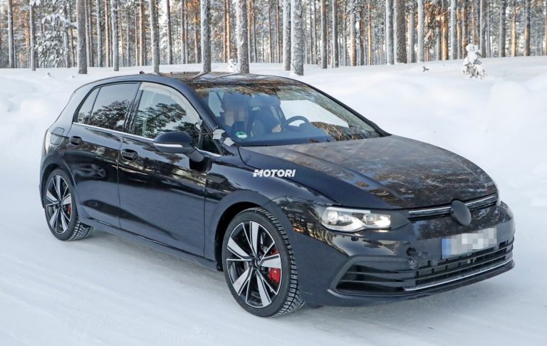 Volkswagen Golf GTI TCR: le foto spia