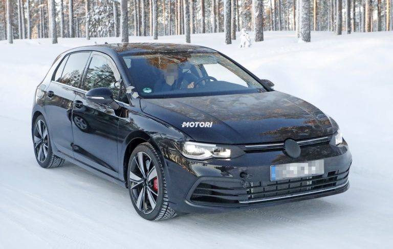Volkswagen Golf GTI TCR: le foto spia