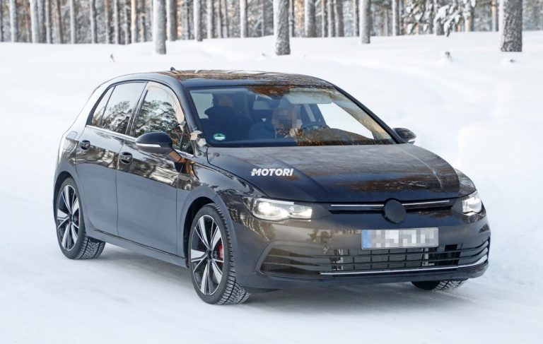 Volkswagen Golf GTI TCR: le foto spia