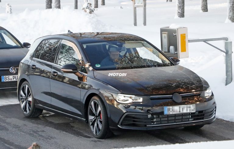 Volkswagen Golf GTI TCR: le foto spia