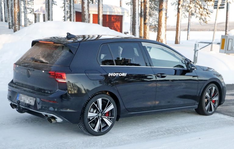 Volkswagen Golf GTI TCR: le foto spia