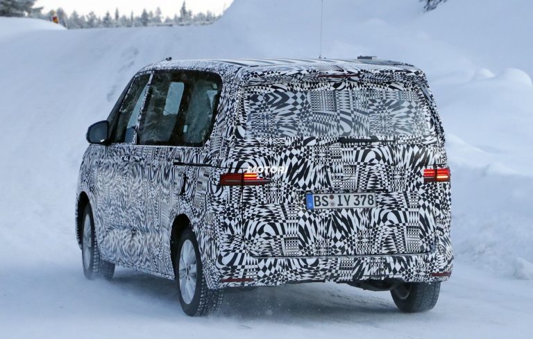 Volkswagen T7: le foto spia