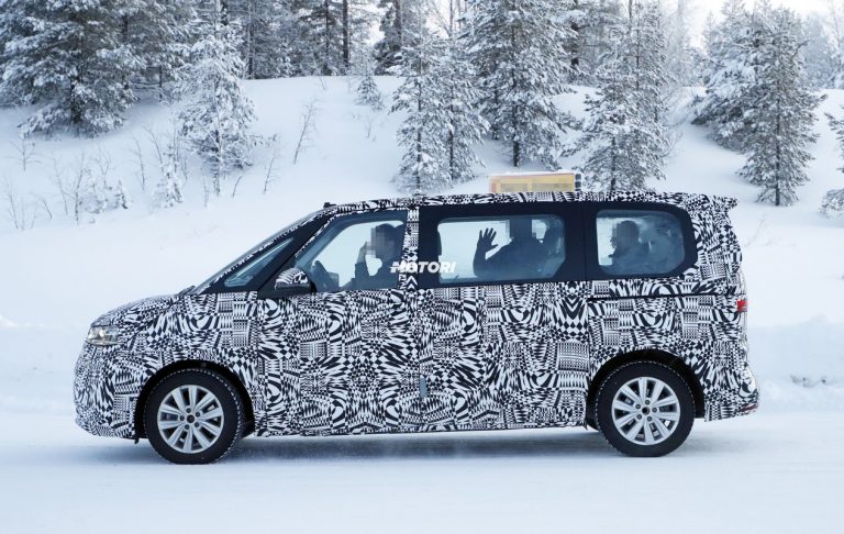 Volkswagen T7: le foto spia