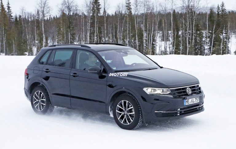 Volkswagen Tiguan restyling: le foto spia