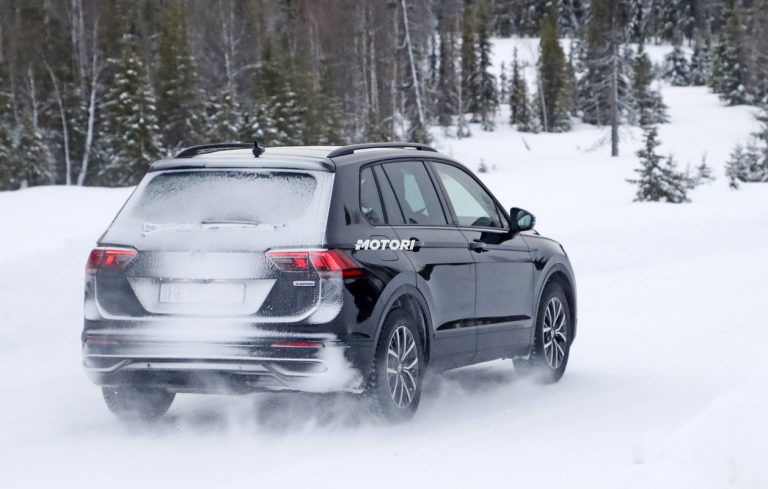 Volkswagen Tiguan restyling: le foto spia