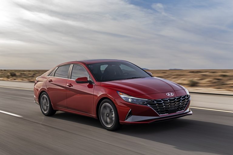 Hyundai Elantra 2021: immagini ufficiali