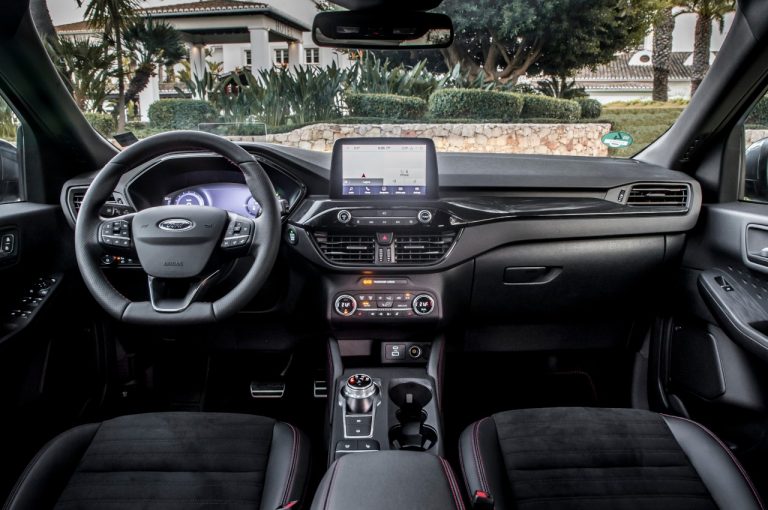 Ford Kuga 2020: immagini ufficiali