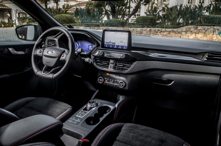Ford Kuga 2020: immagini ufficiali