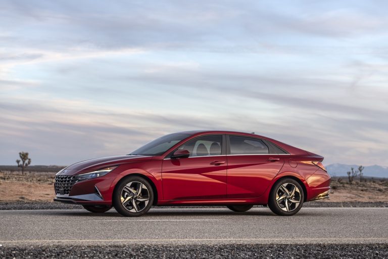 Hyundai Elantra 2021: immagini ufficiali