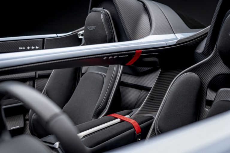 Aston Martin V12 Speedster 2020: nuove immagini ufficiali
