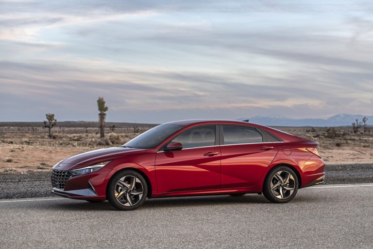 Hyundai Elantra 2021: immagini ufficiali