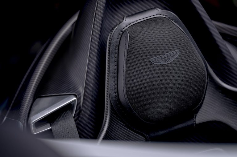 Aston Martin V12 Speedster 2020: nuove immagini ufficiali