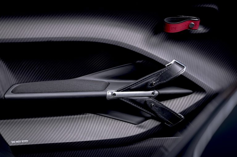 Aston Martin V12 Speedster 2020: nuove immagini ufficiali