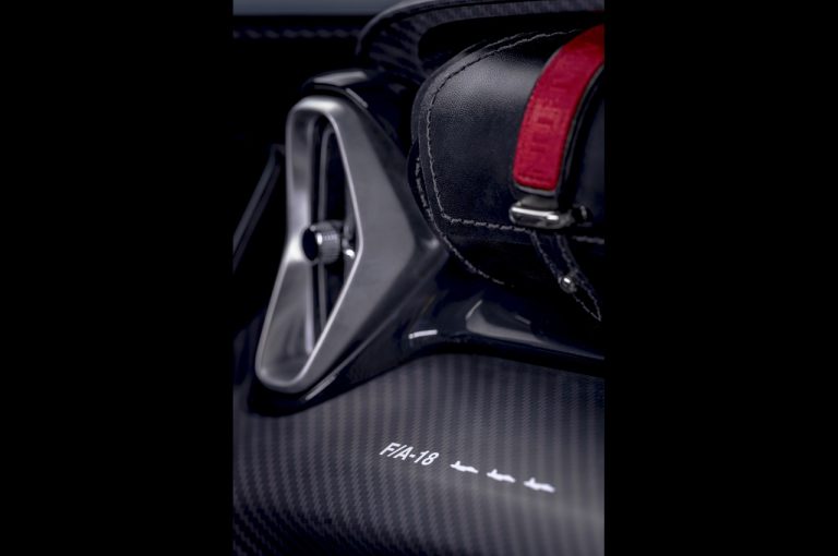 Aston Martin V12 Speedster 2020: nuove immagini ufficiali