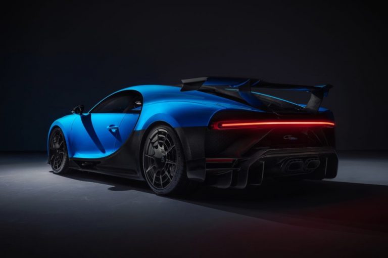 Bugatti Chiron Pur Sport 2020: immagini ufficiali