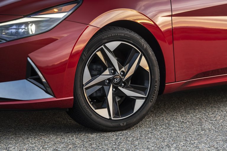 Hyundai Elantra 2021: immagini ufficiali