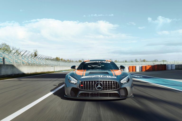 Mercedes-AMG GT4 2020: immagini ufficiali