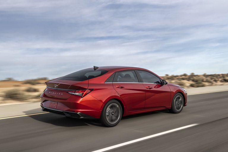 Hyundai Elantra 2021: immagini ufficiali