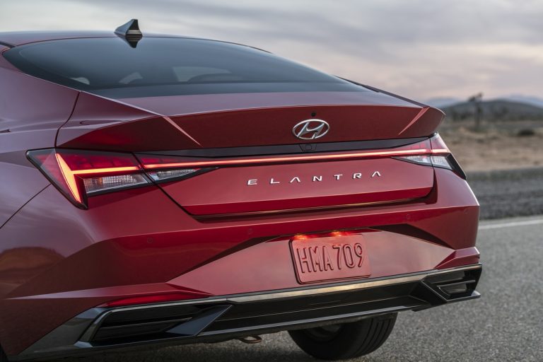 Hyundai Elantra 2021: immagini ufficiali