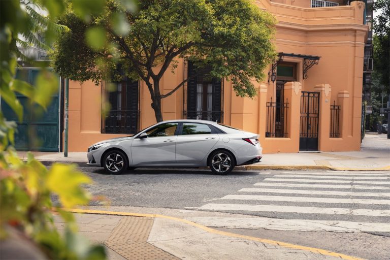 Hyundai Elantra 2021: immagini ufficiali