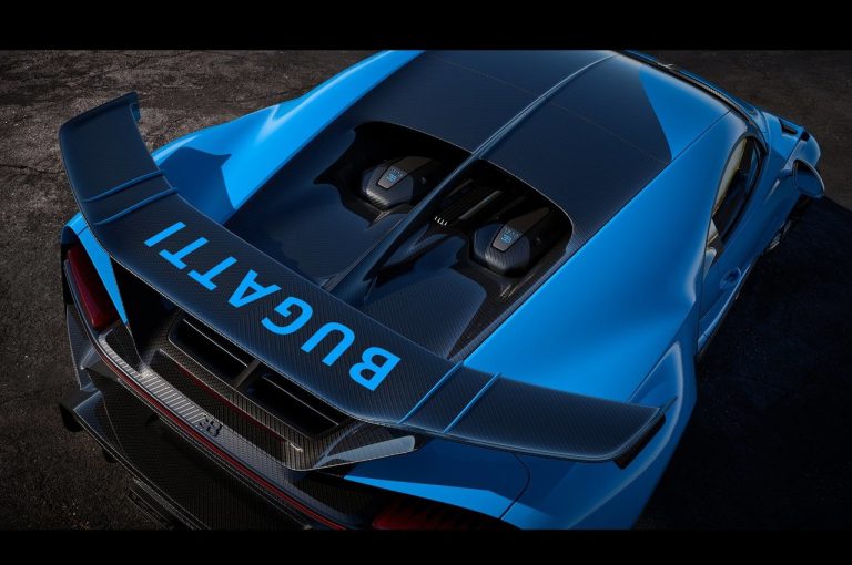 Bugatti Chiron Pur Sport 2020: immagini ufficiali