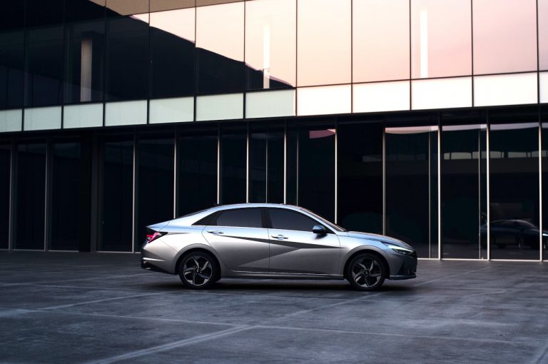 Hyundai Elantra 2021: immagini ufficiali