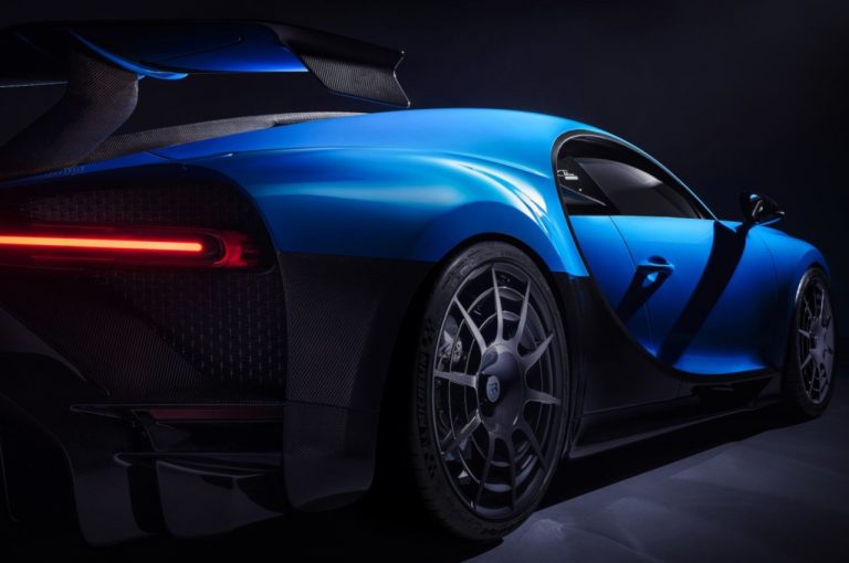 Bugatti Chiron Pur Sport 2020: immagini ufficiali