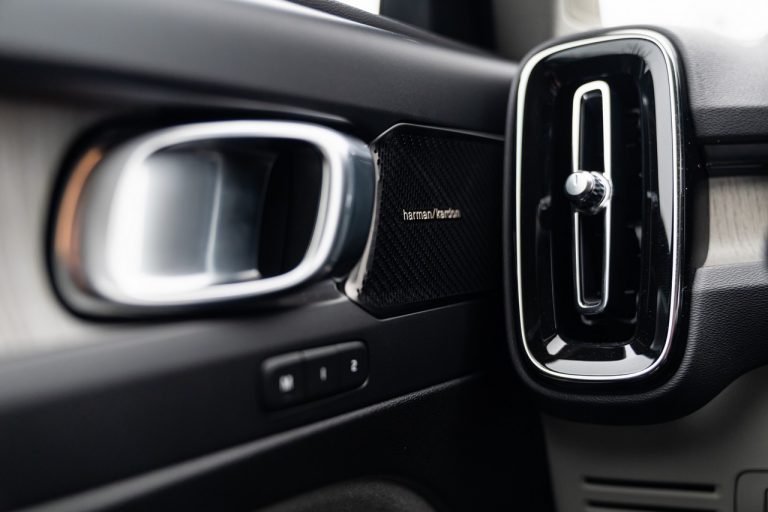 Volvo XC40 Recharge T5 Plug-in Hybrid: immagini ufficiali