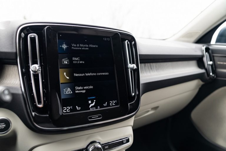 Volvo XC40 Recharge T5 Plug-in Hybrid: immagini ufficiali