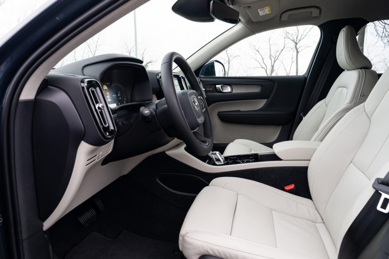 Volvo XC40 Recharge T5 Plug-in Hybrid: immagini ufficiali