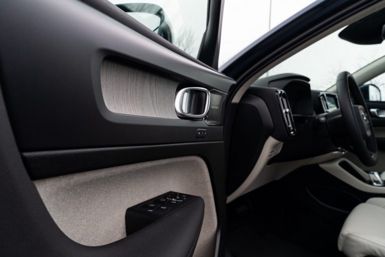 Volvo XC40 Recharge T5 Plug-in Hybrid: immagini ufficiali