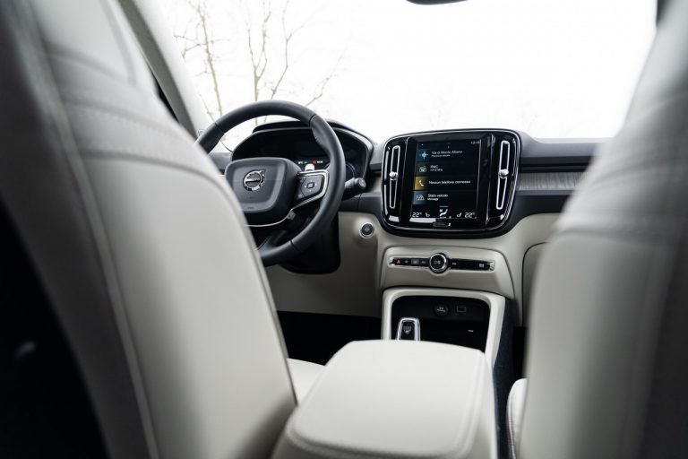 Volvo XC40 Recharge T5 Plug-in Hybrid: immagini ufficiali