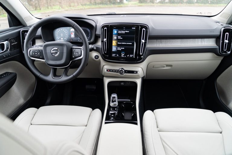 Volvo XC40 Recharge T5 Plug-in Hybrid: immagini ufficiali