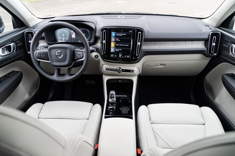 Volvo XC40 Recharge T5 Plug-in Hybrid: immagini ufficiali